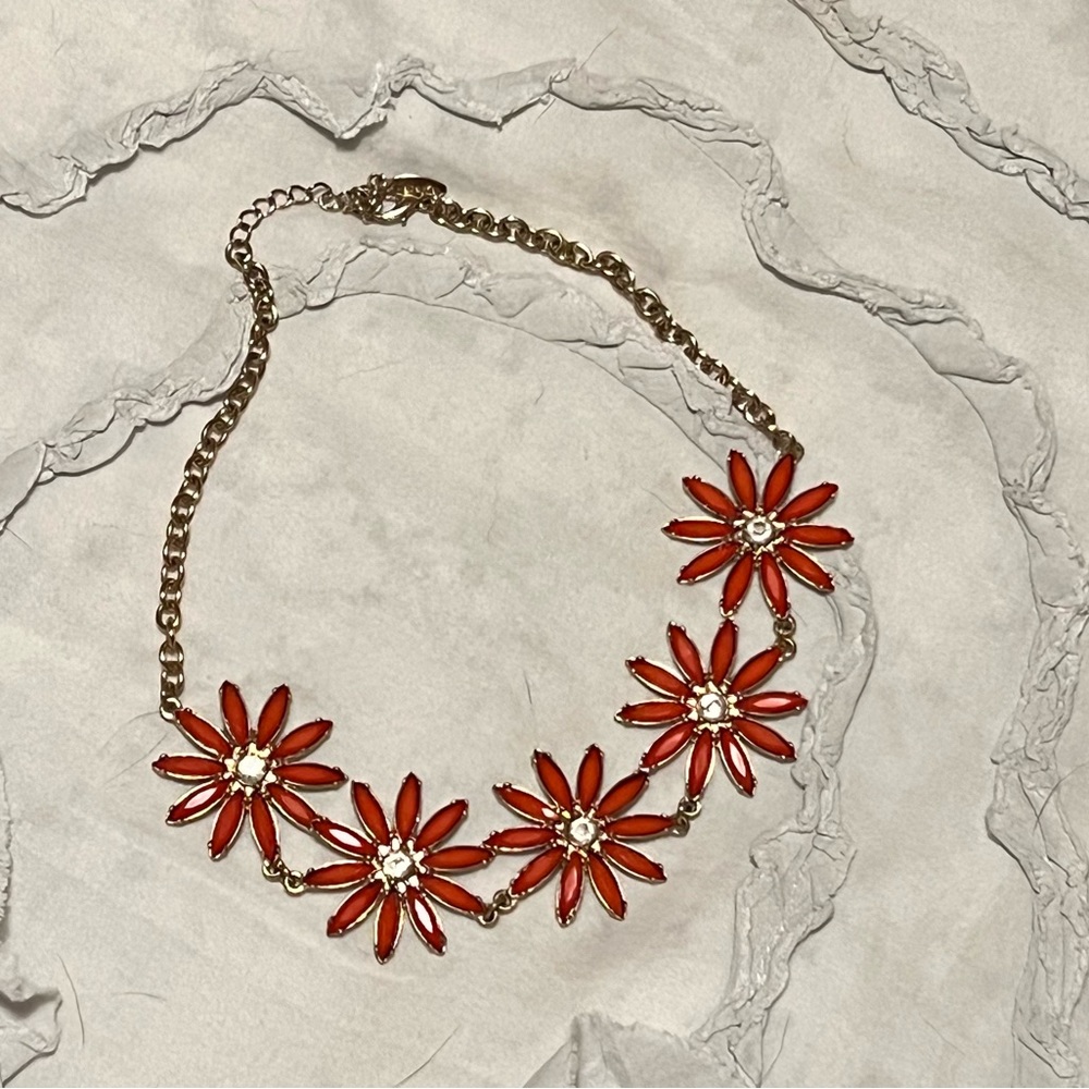 Flower rhinestone/acrylic necklace